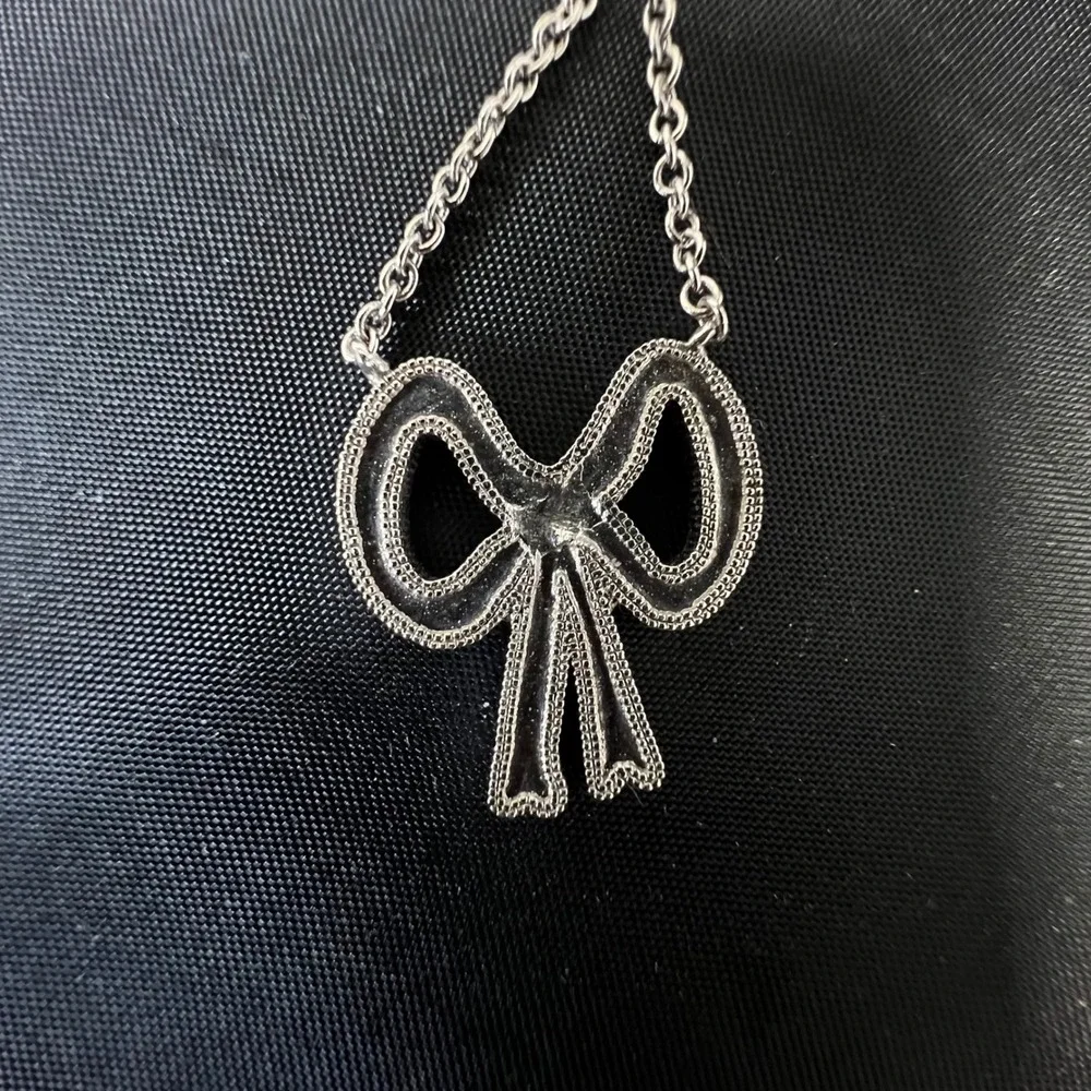 Coach Silver Tone Pink Pave Crystal Bow Pendant‎ Necklace 17 Inch Chain